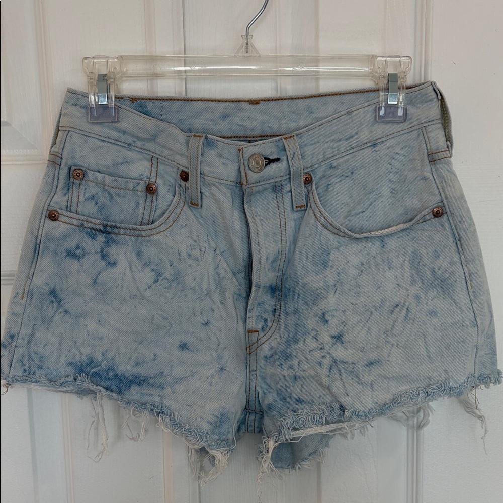LEVI’S 501 BLUE WASHED CLASSIC 5 POCKET STYLE DENIM SHORTS SZ 26